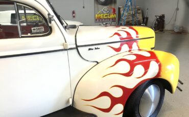 Ford-Deluxe-1940-Custom-Deluxe-Sedan-7