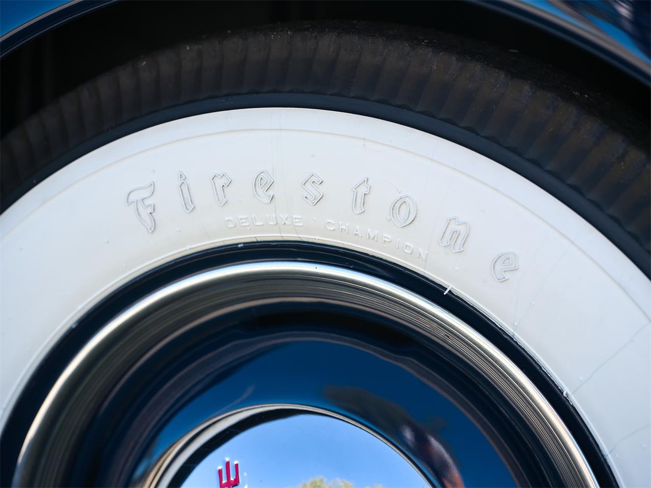 Ford-Deluxe-1940-Lyon-Blue-Tan-10