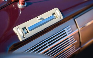 Ford-Deluxe-1940-Lyon-Blue-Tan-11