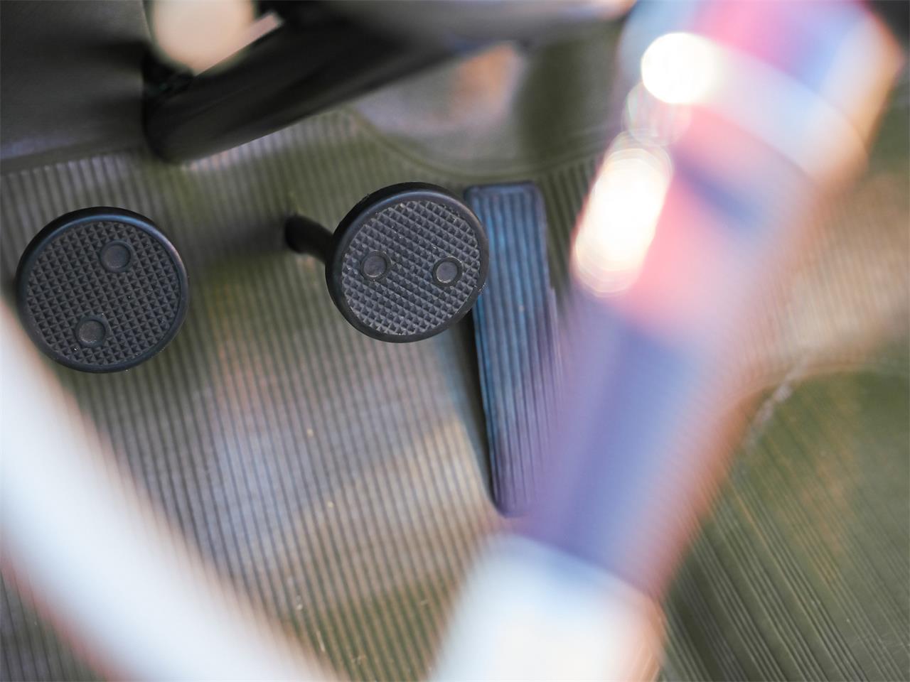 Ford-Deluxe-1940-Lyon-Blue-Tan-12