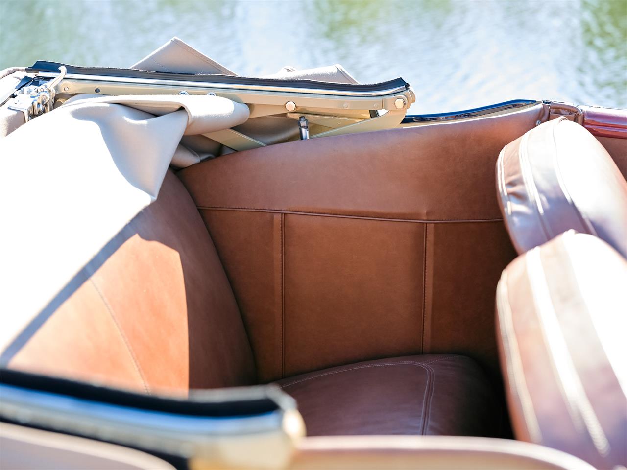 Ford-Deluxe-1940-Lyon-Blue-Tan-14