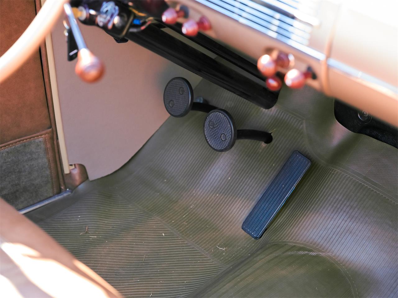 Ford-Deluxe-1940-Lyon-Blue-Tan-16