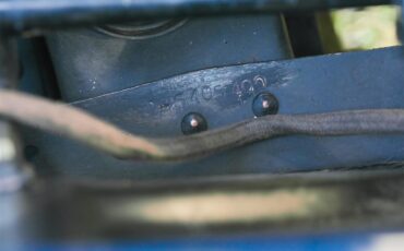 Ford-Deluxe-1940-Lyon-Blue-Tan-17