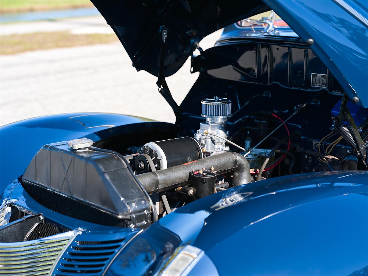 Ford-Deluxe-1940-Lyon-Blue-Tan-18