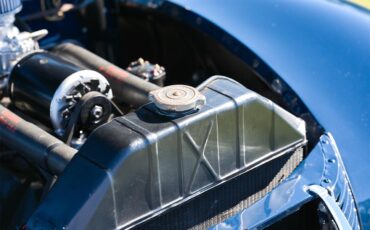 Ford-Deluxe-1940-Lyon-Blue-Tan-19