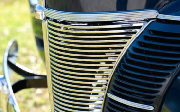 Ford-Deluxe-1940-Lyon-Blue-Tan-2