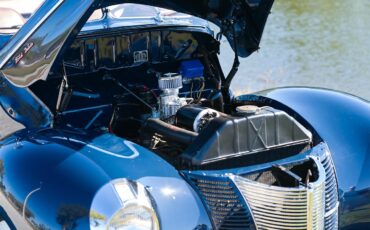 Ford-Deluxe-1940-Lyon-Blue-Tan-20