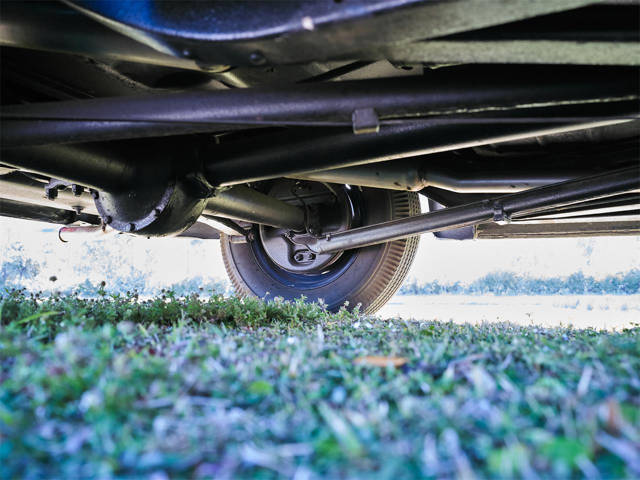 Ford-Deluxe-1940-Lyon-Blue-Tan-23