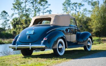 Ford-Deluxe-1940-Lyon-Blue-Tan-35