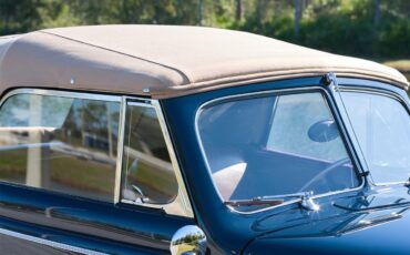 Ford-Deluxe-1940-Lyon-Blue-Tan-4