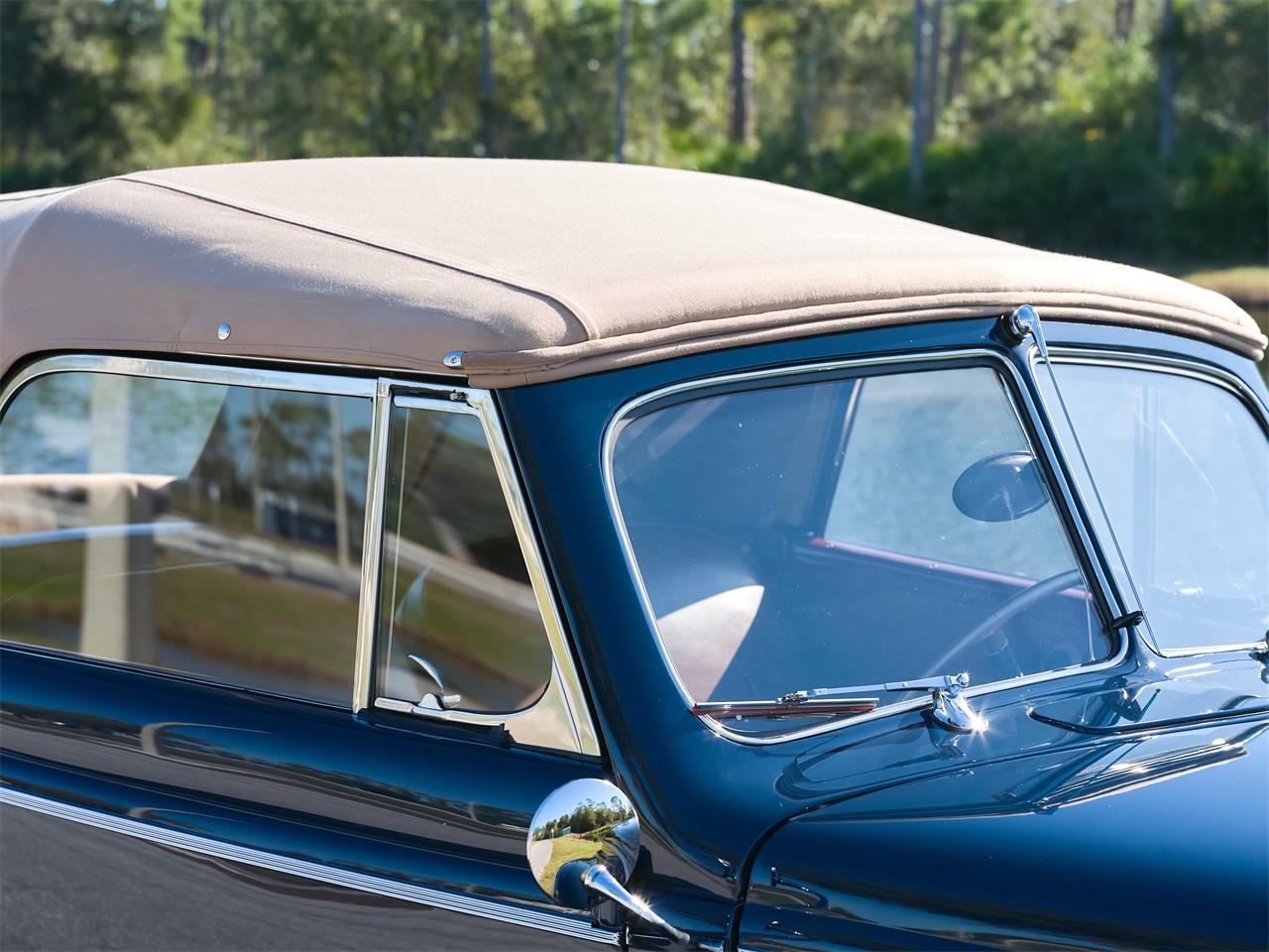 Ford-Deluxe-1940-Lyon-Blue-Tan-4