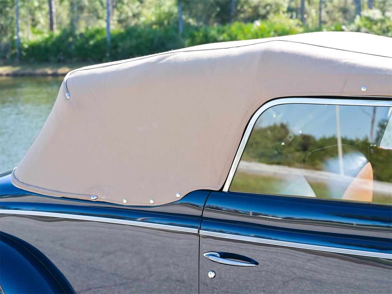 Ford-Deluxe-1940-Lyon-Blue-Tan-5