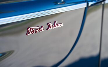 Ford-Deluxe-1940-Lyon-Blue-Tan-52