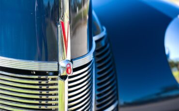 Ford-Deluxe-1940-Lyon-Blue-Tan-53