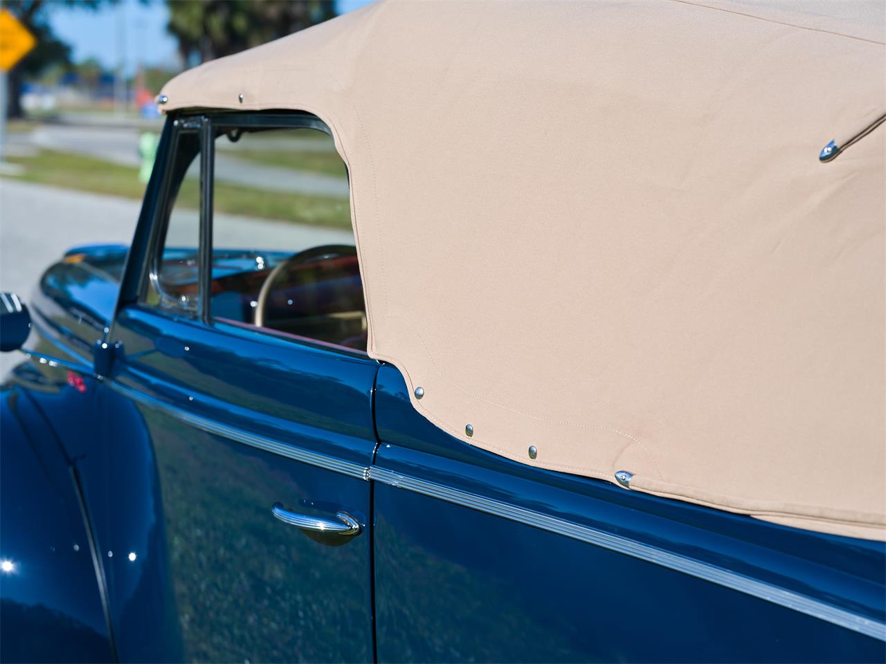 Ford-Deluxe-1940-Lyon-Blue-Tan-58