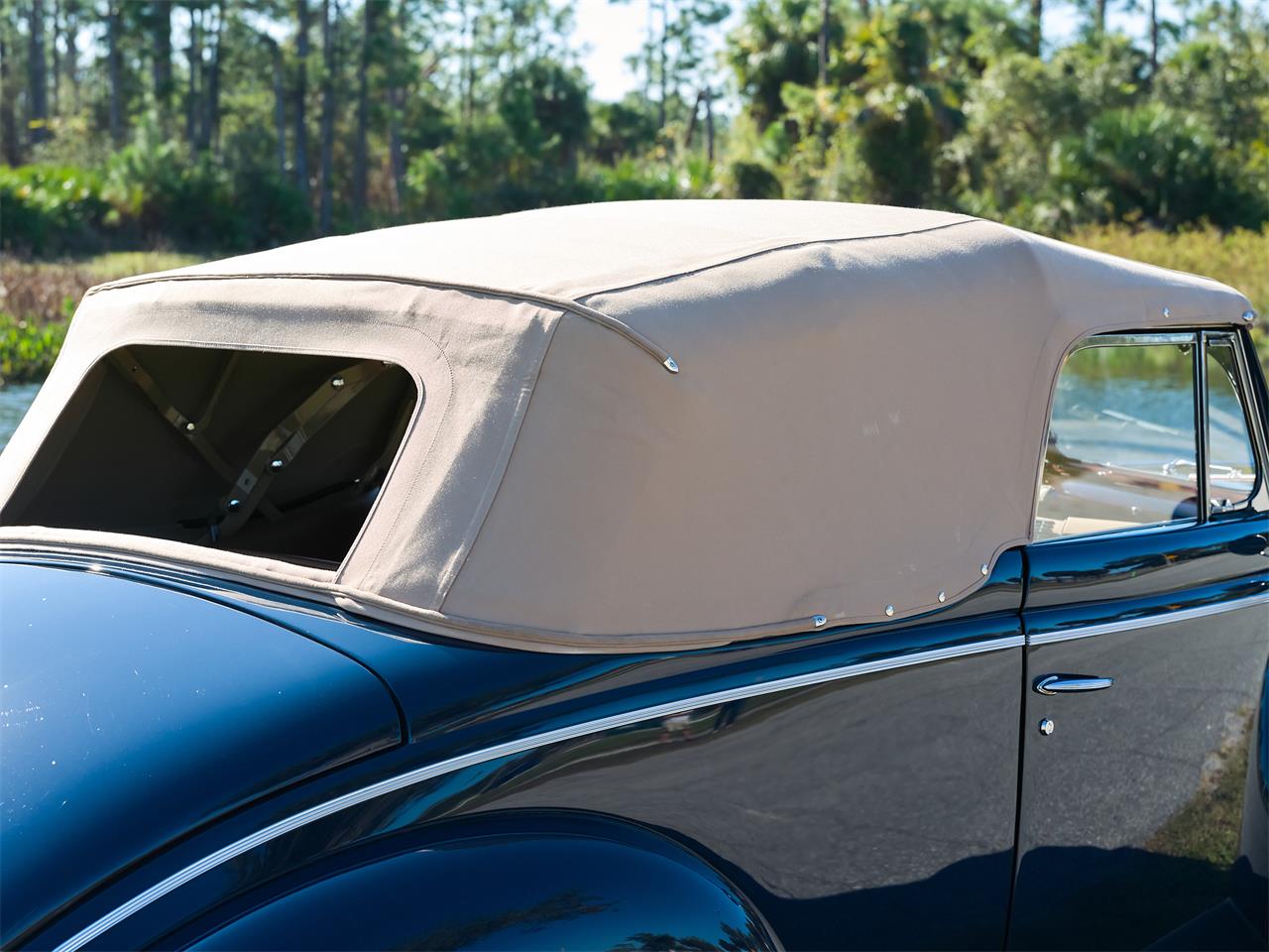 Ford-Deluxe-1940-Lyon-Blue-Tan-6