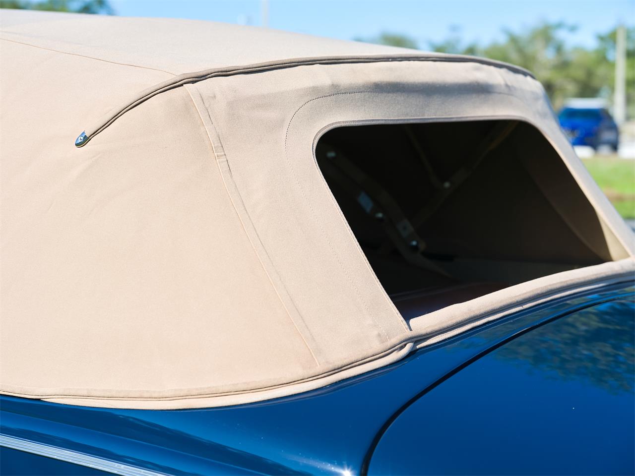 Ford-Deluxe-1940-Lyon-Blue-Tan-60