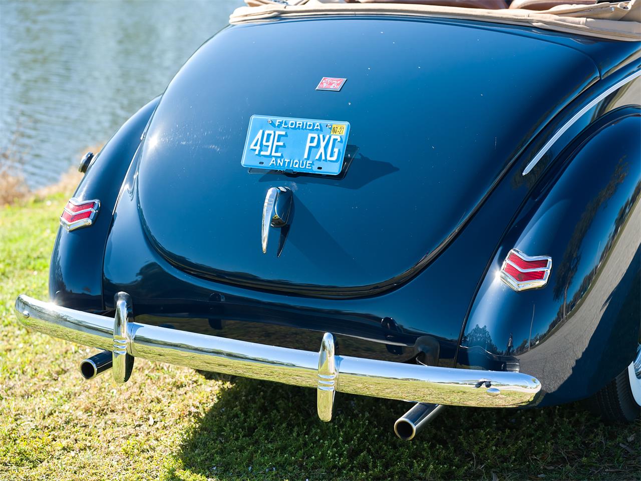 Ford-Deluxe-1940-Lyon-Blue-Tan-68