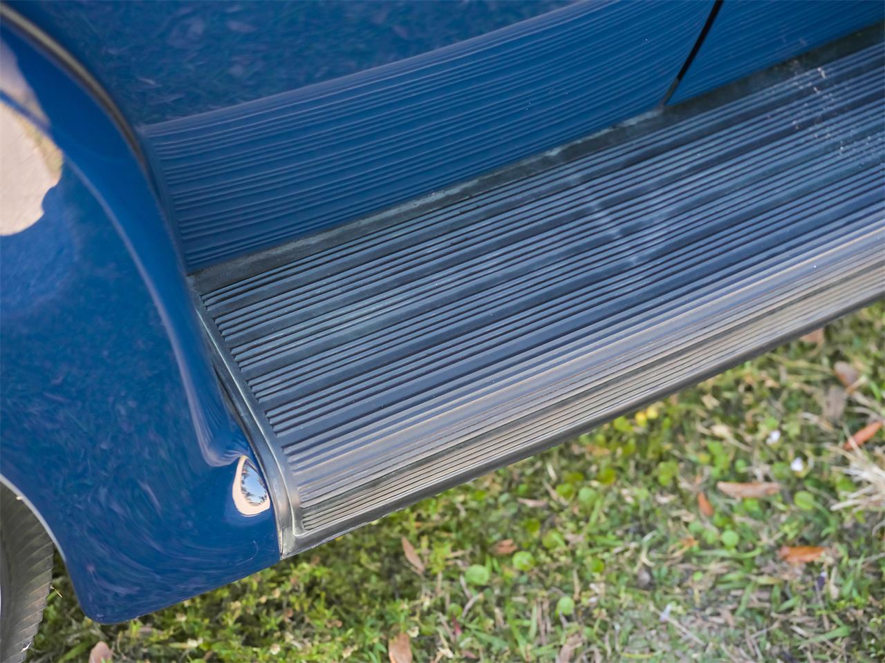 Ford-Deluxe-1940-Lyon-Blue-Tan-75