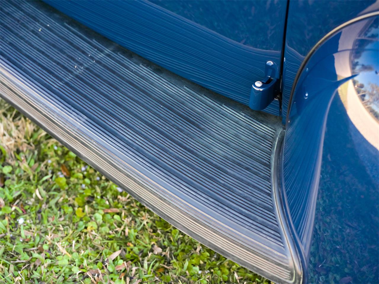 Ford-Deluxe-1940-Lyon-Blue-Tan-76