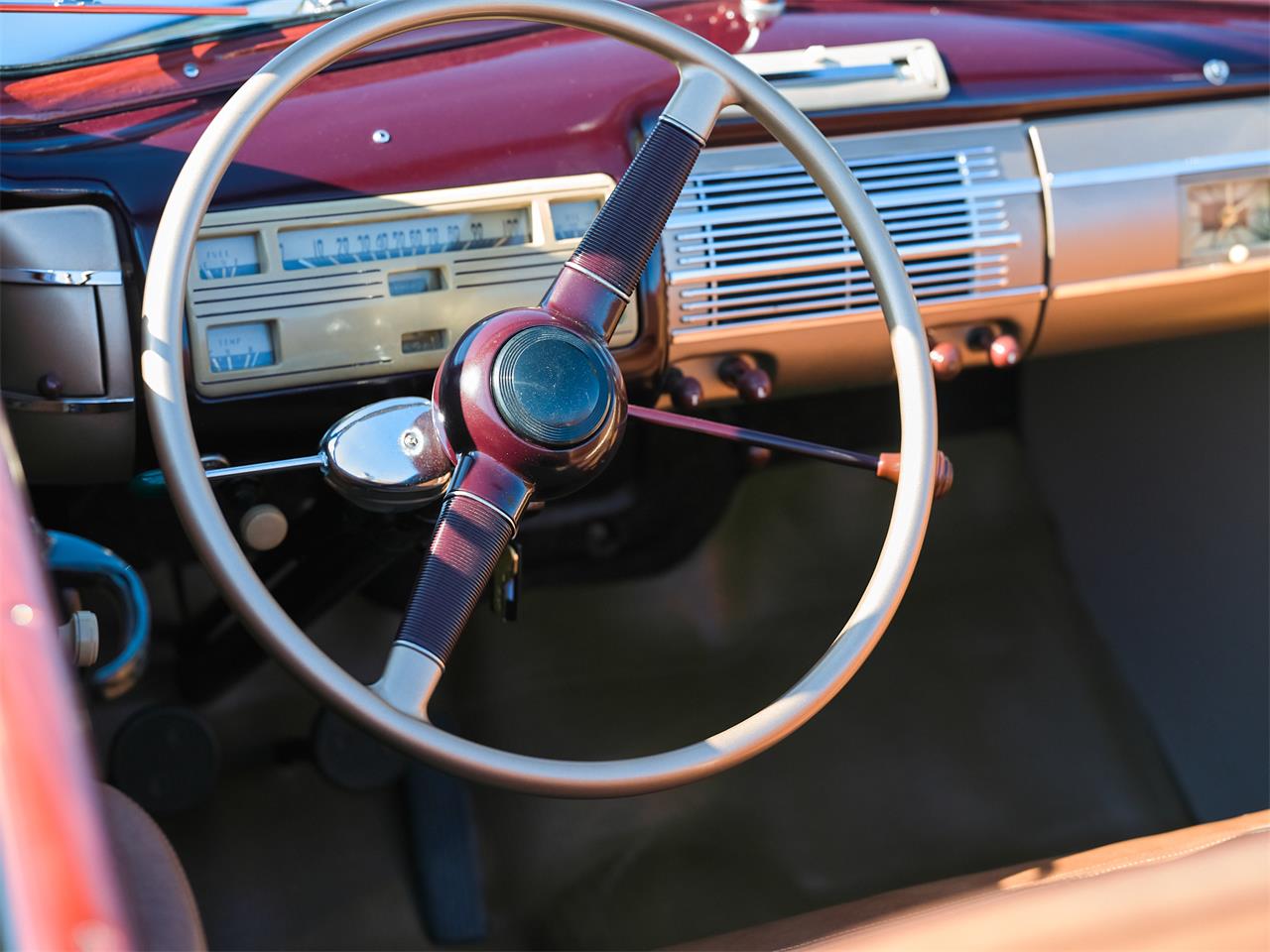 Ford-Deluxe-1940-Lyon-Blue-Tan-79