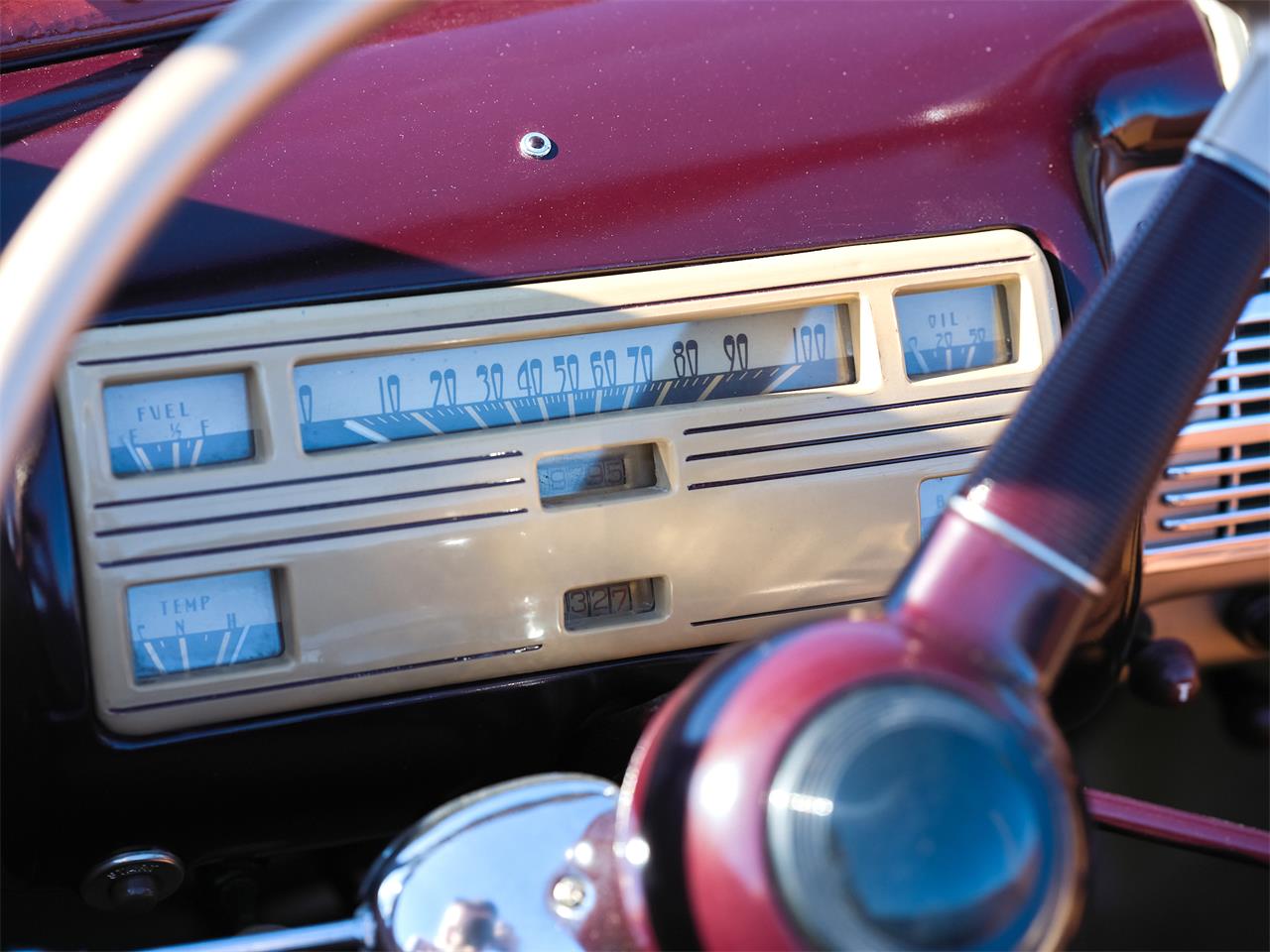 Ford-Deluxe-1940-Lyon-Blue-Tan-80