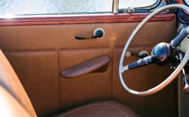 Ford-Deluxe-1940-Lyon-Blue-Tan-81