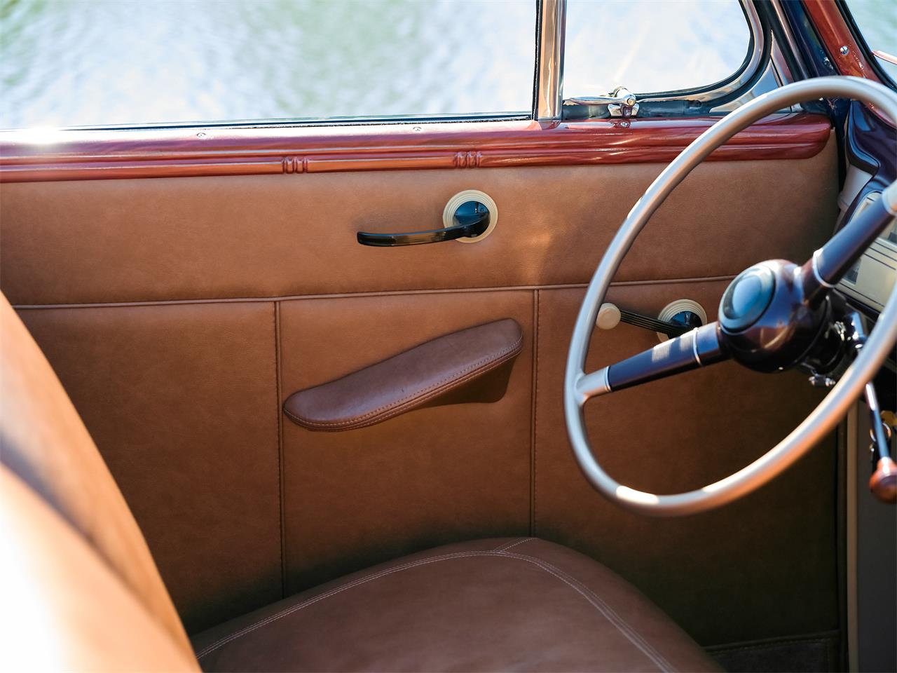 Ford-Deluxe-1940-Lyon-Blue-Tan-81