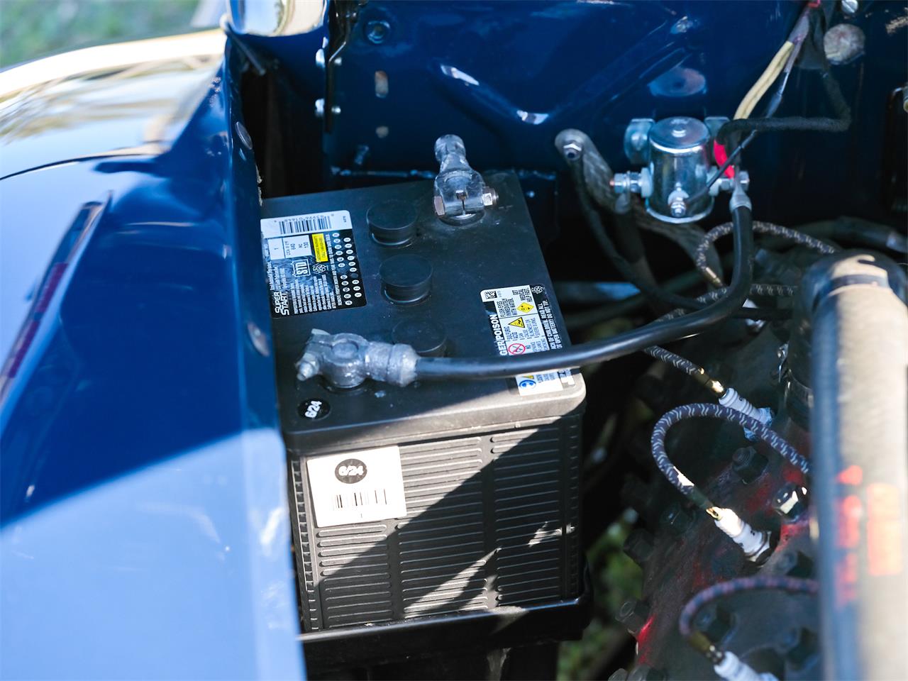 Ford-Deluxe-1940-Lyon-Blue-Tan-82