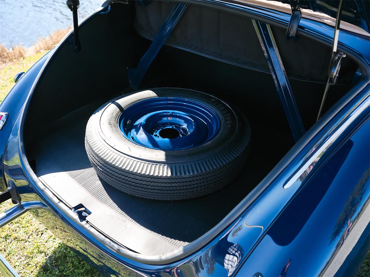 Ford-Deluxe-1940-Lyon-Blue-Tan-86