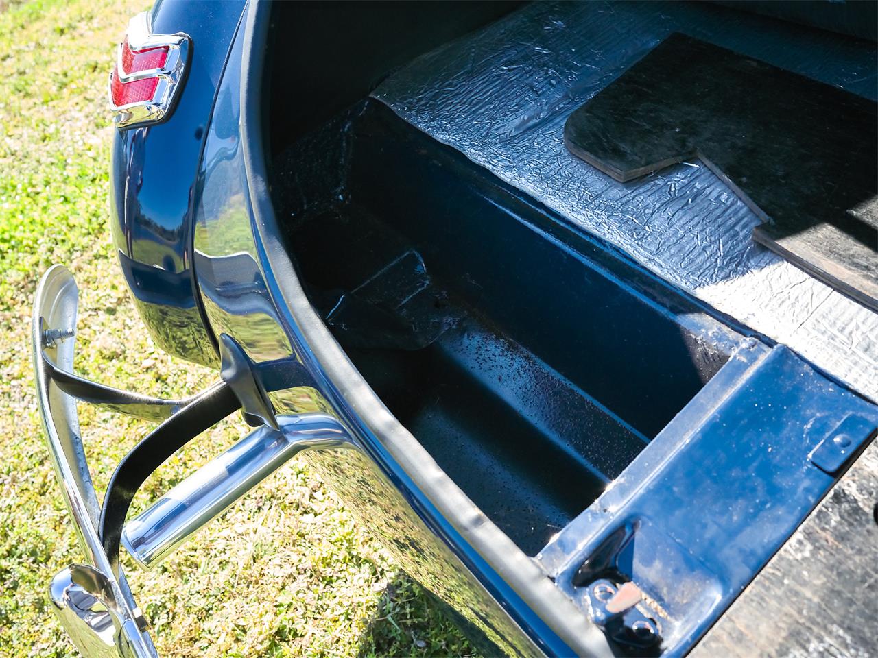 Ford-Deluxe-1940-Lyon-Blue-Tan-89