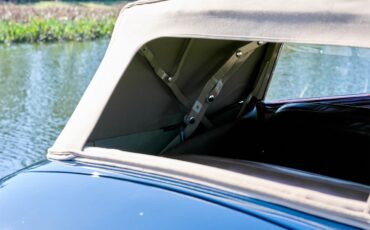 Ford-Deluxe-1940-Lyon-Blue-Tan-9