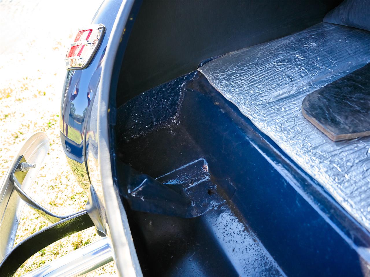 Ford-Deluxe-1940-Lyon-Blue-Tan-90