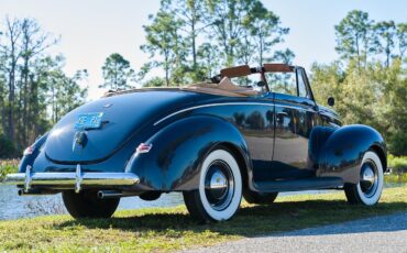 Ford-Deluxe-1940-Lyon-Blue-Tan-94