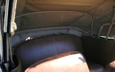 Ford-Deluxe-1940-Lyon-Blue-Tan-97