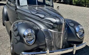 Ford-Deluxe-1940-Sedan-2