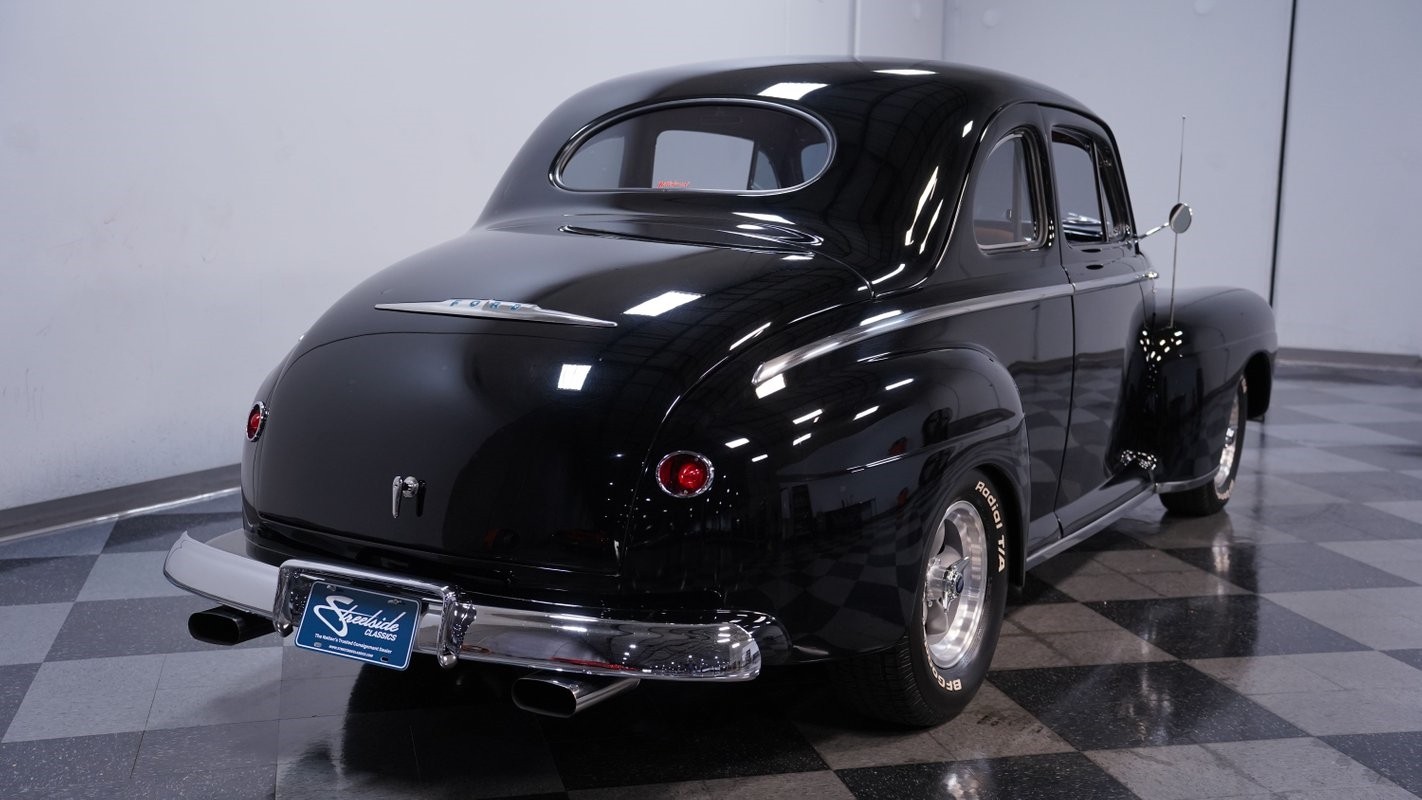 Ford-Deluxe-1947-Coupe-10
