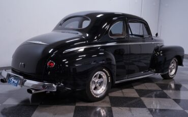 Ford-Deluxe-1947-Coupe-11