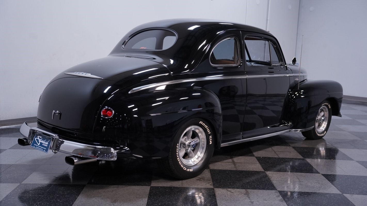 Ford-Deluxe-1947-Coupe-11