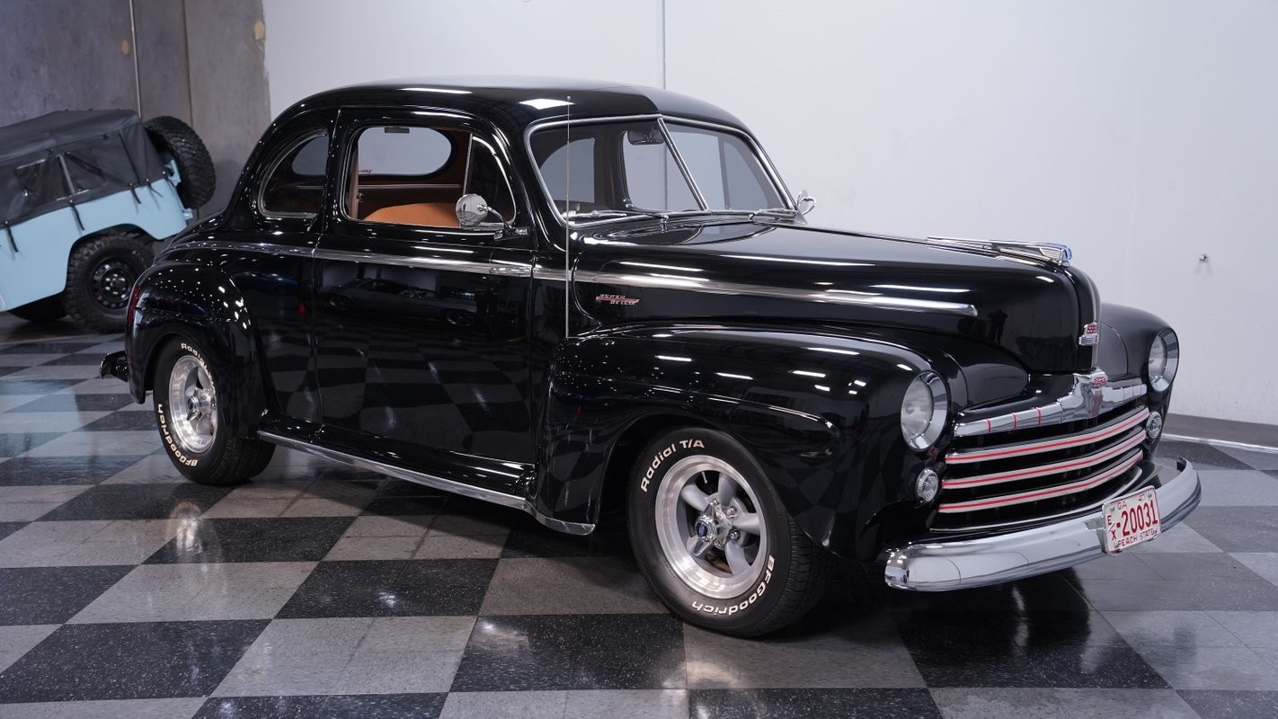 Ford-Deluxe-1947-Coupe-13