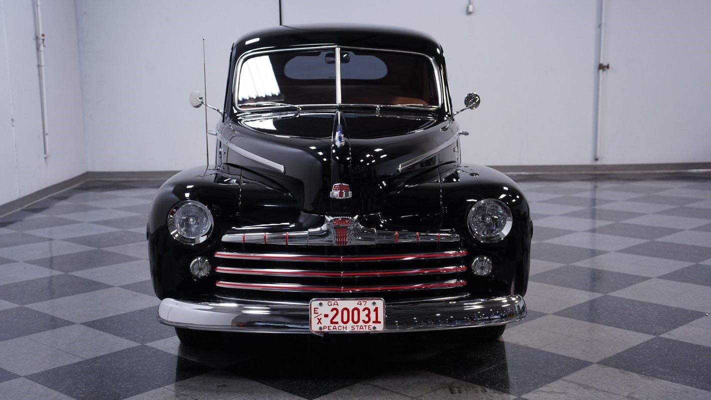 Ford-Deluxe-1947-Coupe-15
