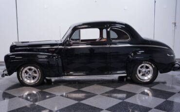 Ford-Deluxe-1947-Coupe-2