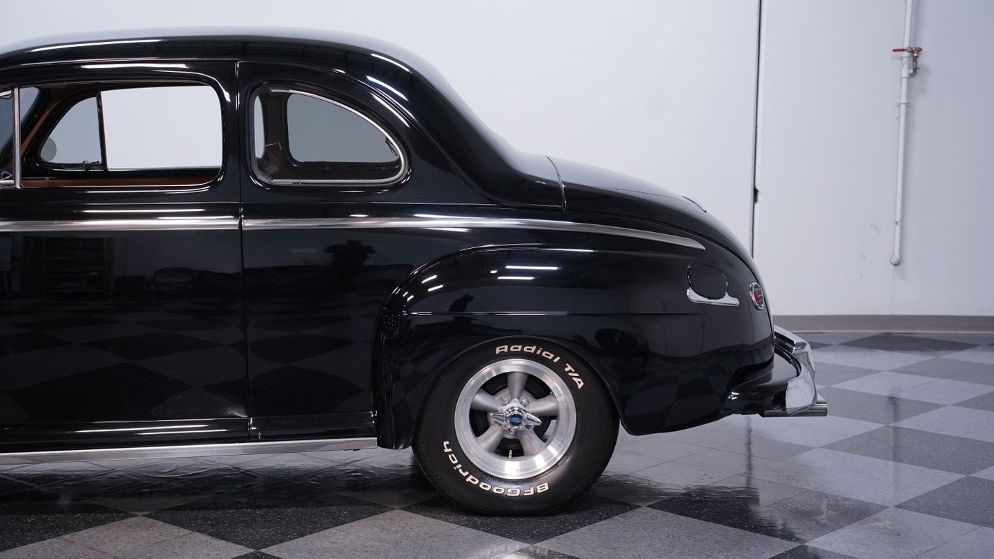 Ford-Deluxe-1947-Coupe-22