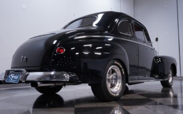 Ford-Deluxe-1947-Coupe-24