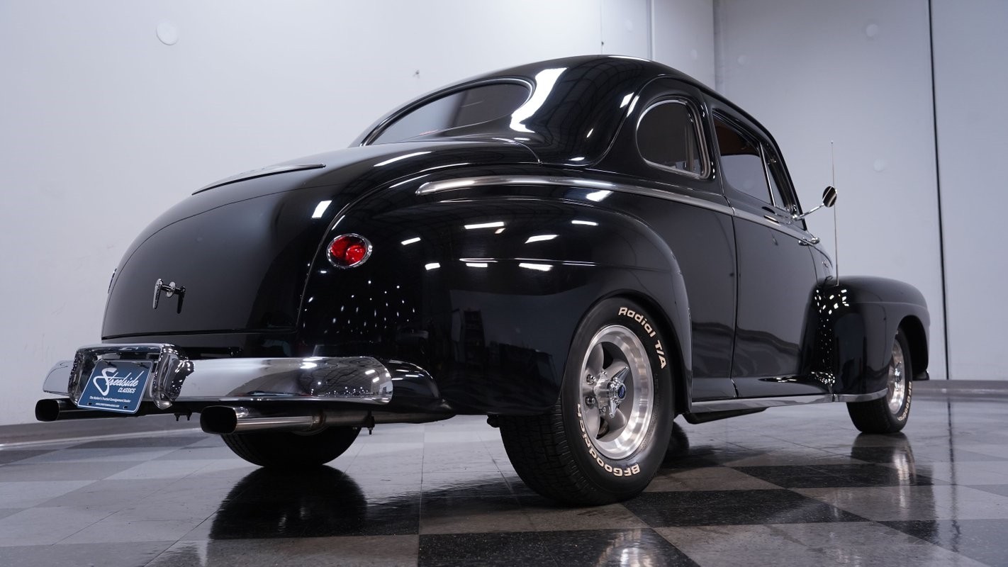 Ford-Deluxe-1947-Coupe-24