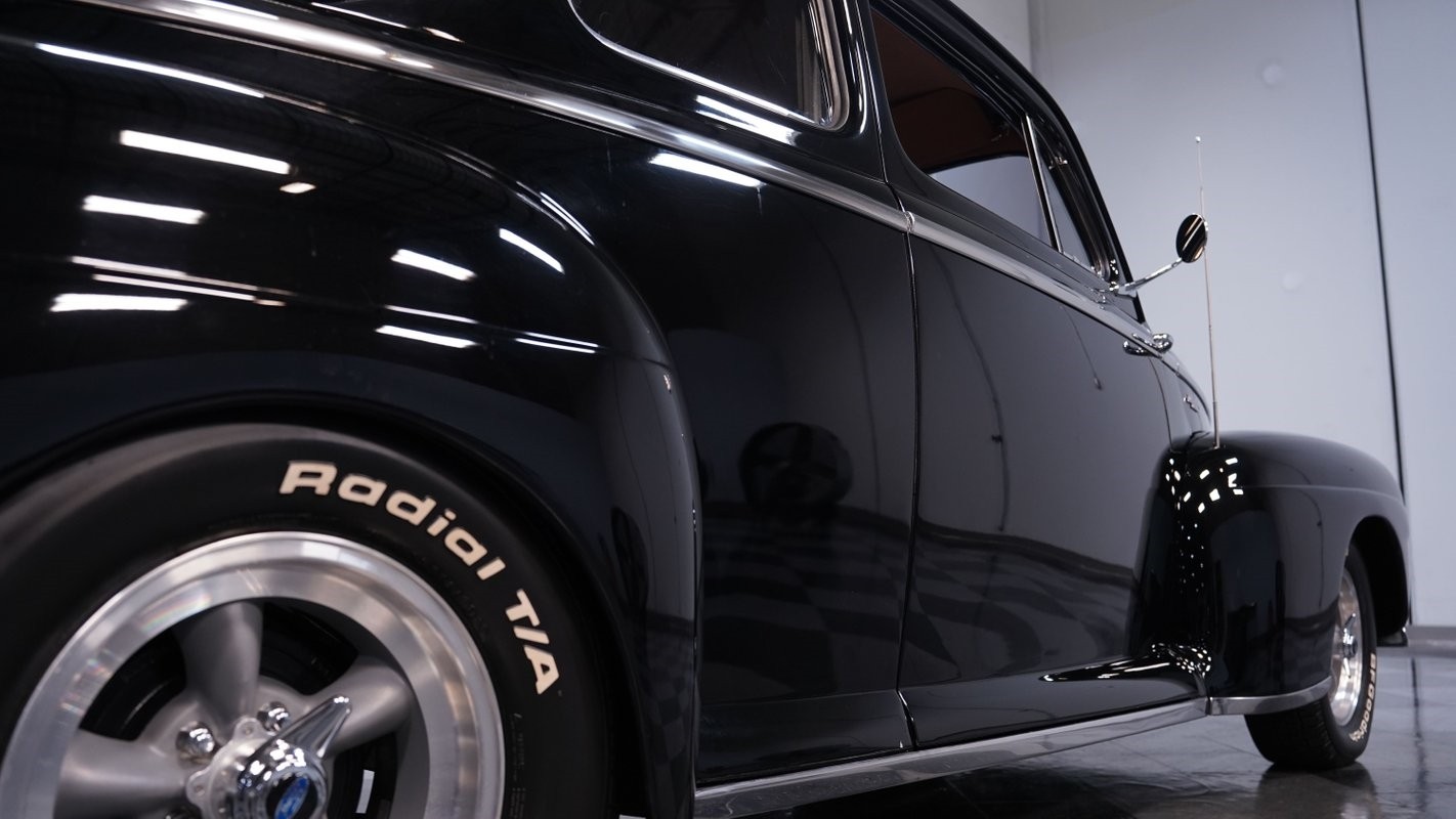 Ford-Deluxe-1947-Coupe-25