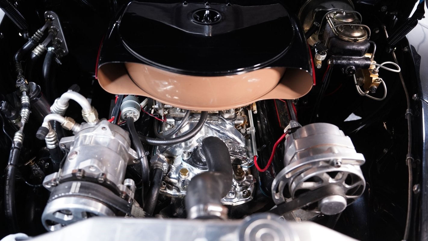 Ford-Deluxe-1947-Coupe-3