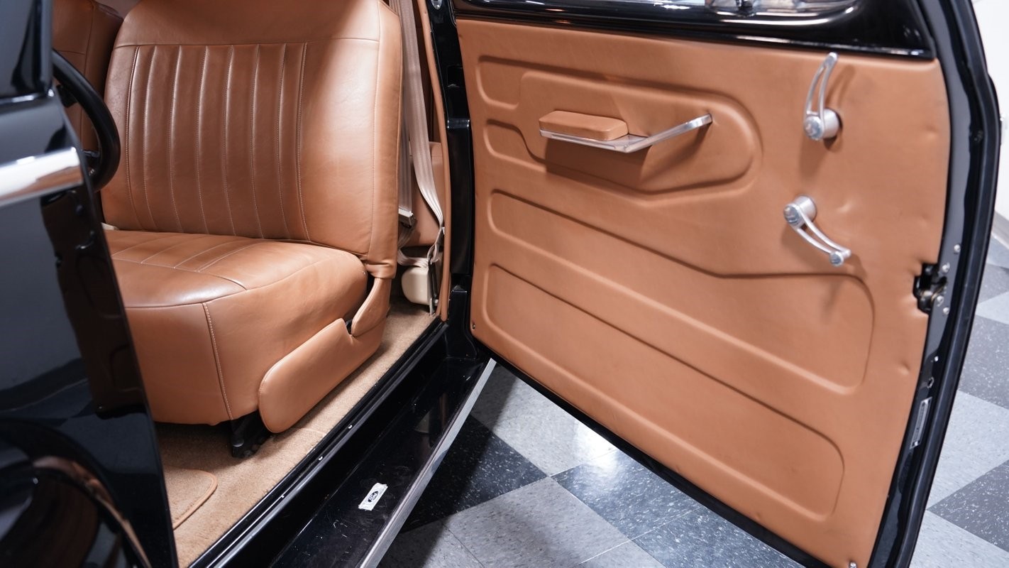 Ford-Deluxe-1947-Coupe-31