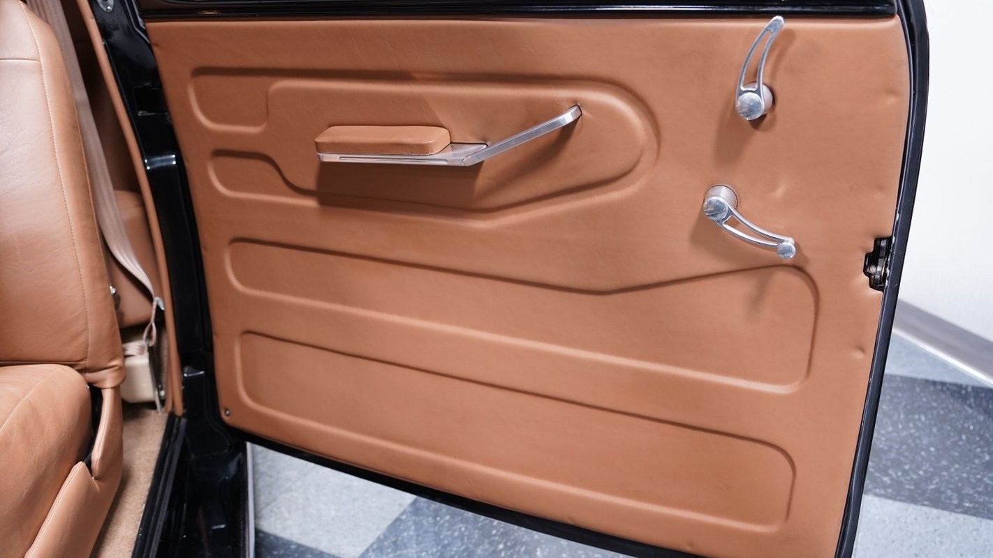 Ford-Deluxe-1947-Coupe-32