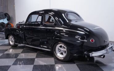 Ford-Deluxe-1947-Coupe-7
